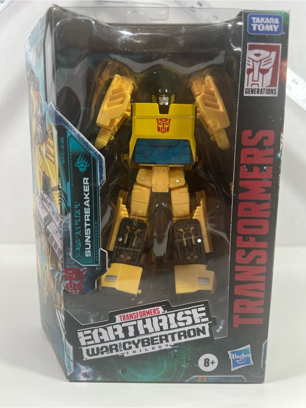Transformers Earthrise WFC Deluxe Class Sunstreaker!